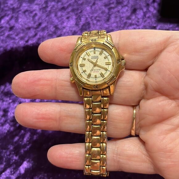 Guess Vintage Glow in the Dark Vintage Watch New Battery - Picture 2 of 7